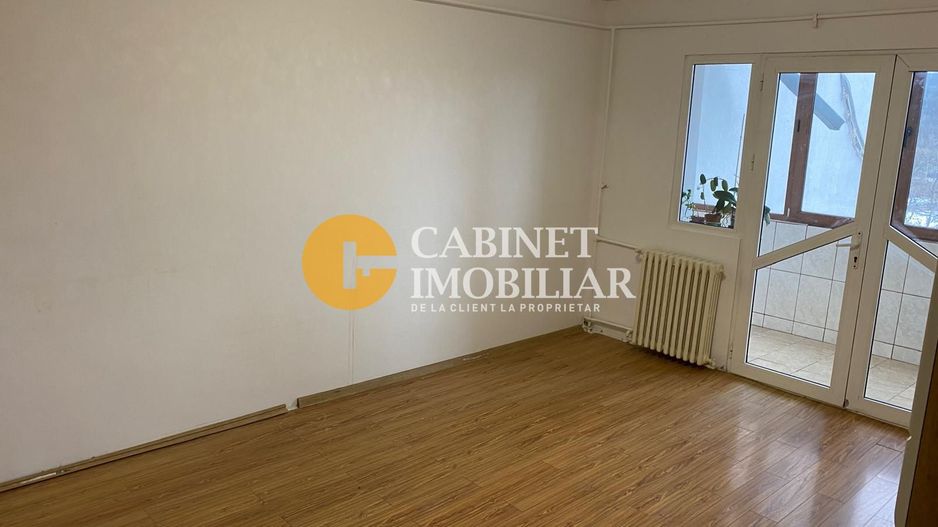 Nicolina - Cug - 4 Camere Decomandat -Etaj 3 - Bloc 1986 - Poză 2