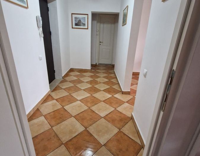 Închiriez apartament 2 camere, Piața Alba Iulia, parțial mobilat - Poză 9