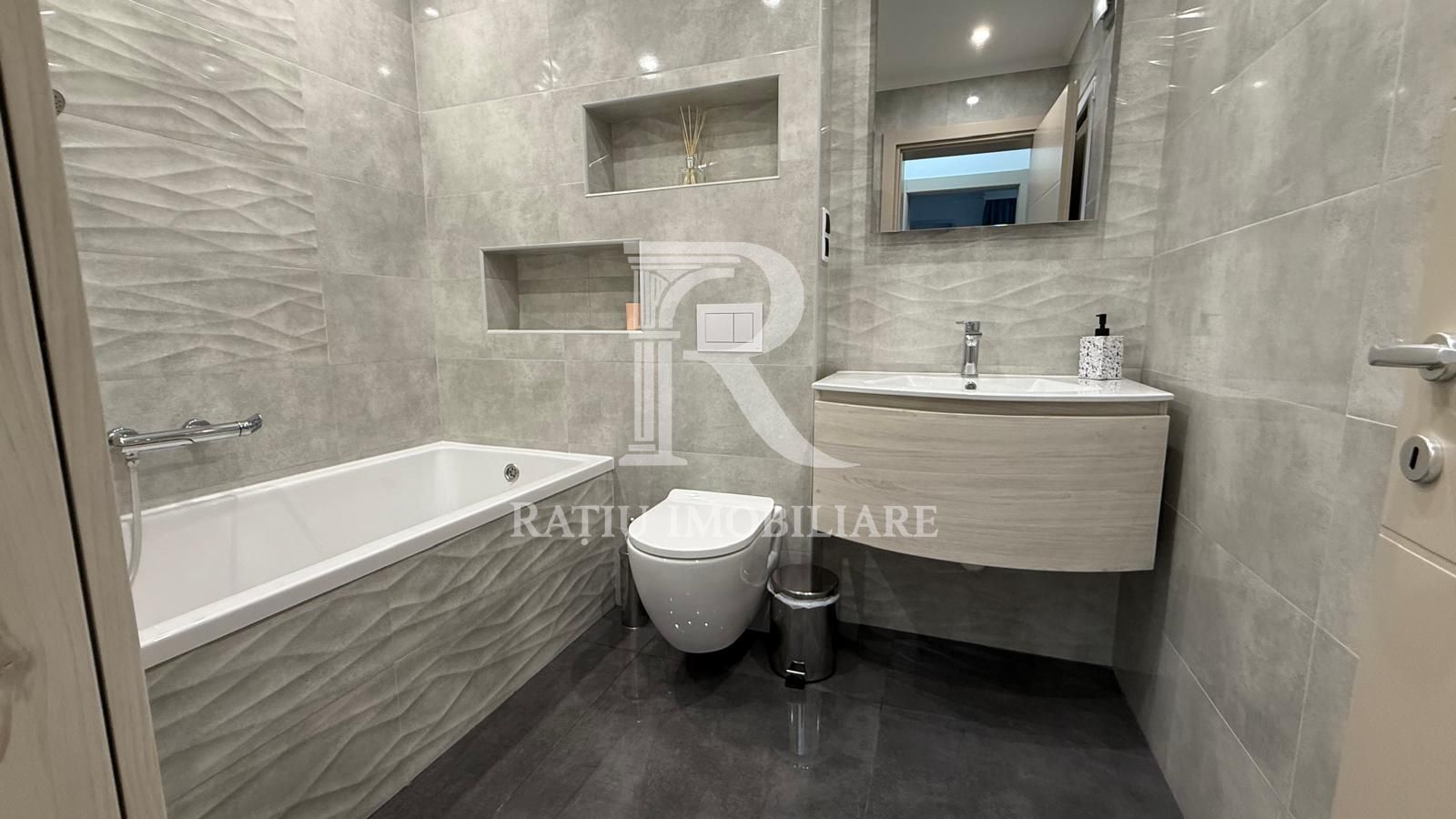 Apartament cu 3 camere la casa | Dealuri | Oradea - Poză 13