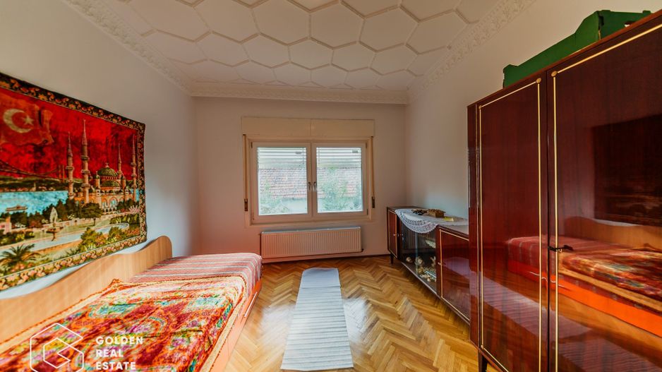 Vila superba, P+E,  Cuvin, 9 camere, 200 mp si teren 1300 mp plus anexa 3 camere - Poză 16