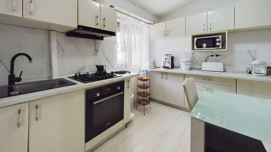 Casă cochetă pe strada Făt Frumos. - Poză 13