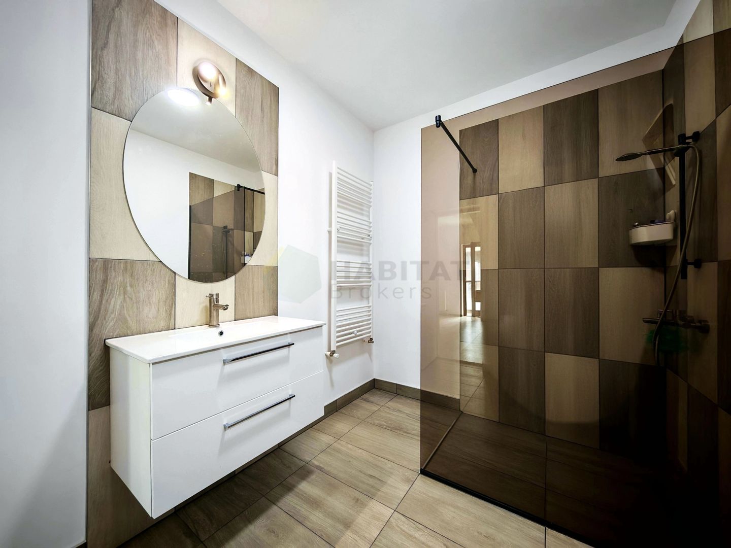 Vilă Individuală cu o curte generoasa zona Aparatorii Patriei - Poză 7