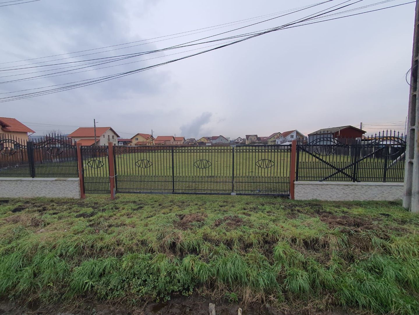 Teren 6.130 mp. deschidere la 2 drumuri 110 euro mp - Poză 6