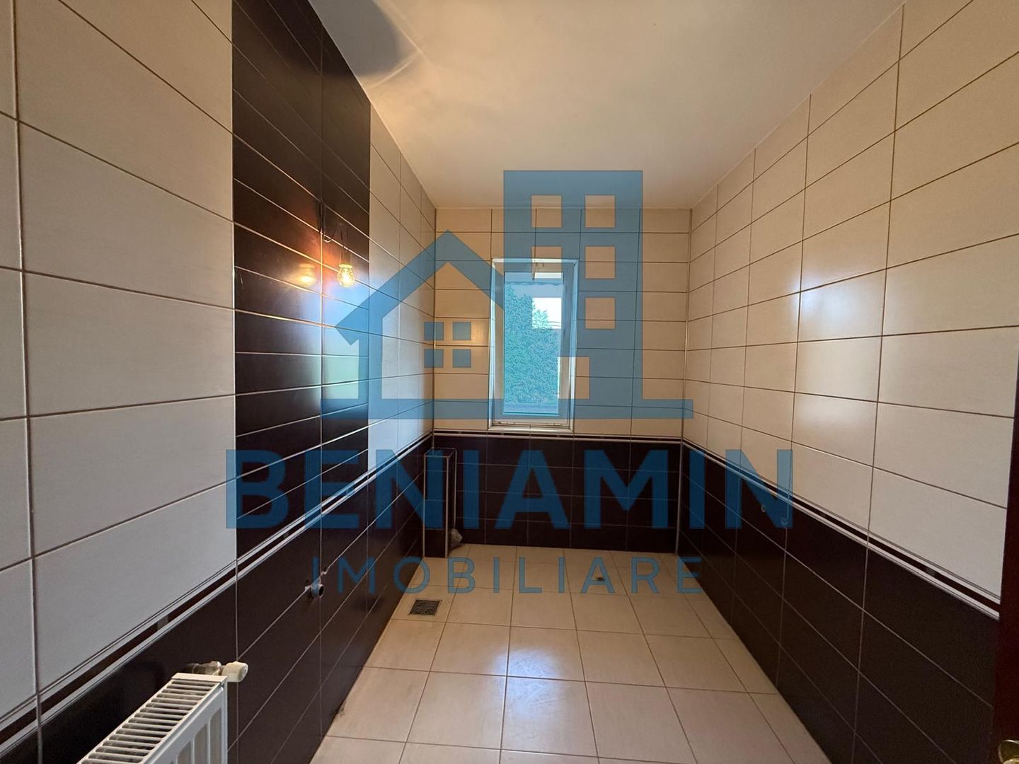 Casa P+M 224mp si teren 1000mp-Romanesti pe principala-2014-Libera - Poză 6