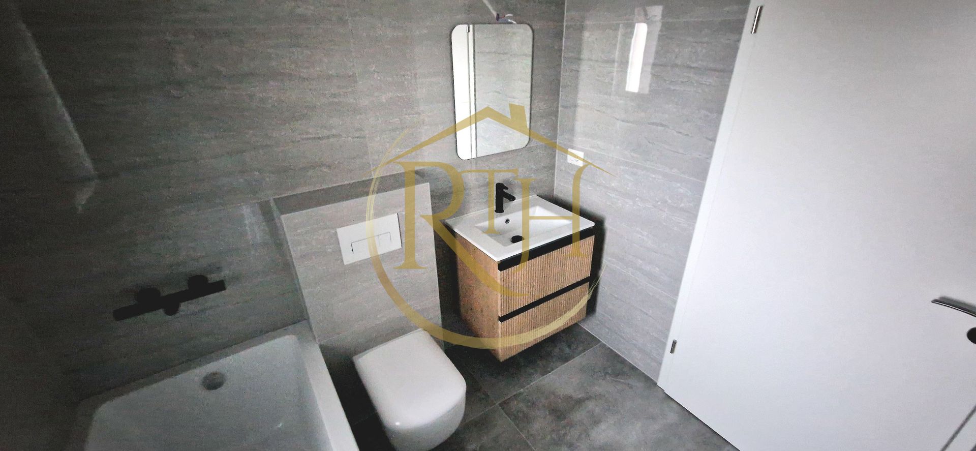 Duplex de vanzare cu 4 camere,2 bai,250 mp teren-Mosnita Veche zona Centrala. - Poză 19