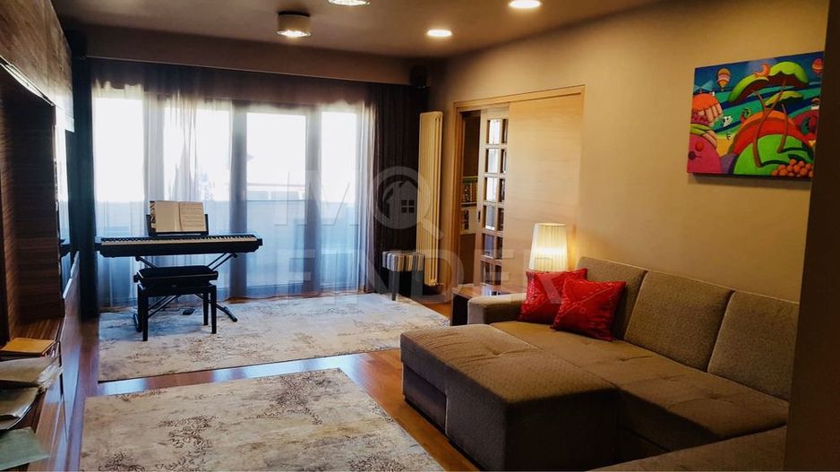 3 Camere Bloc Vila 100mp cu 2 parcari zona Campului - Poză 1