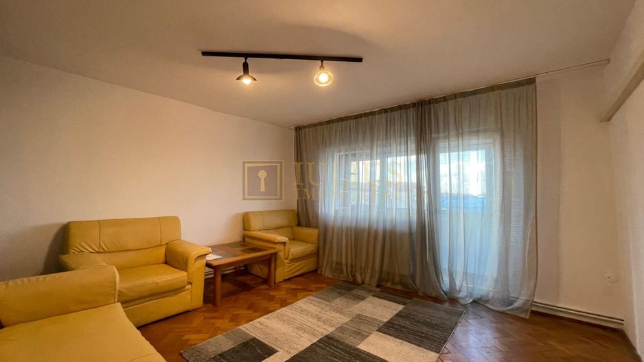 Apartament cu 3 Camere, decomandat+dressing, centrala proprie - Poză 1