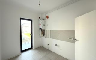 Etaj 1. Decomandat - bucatarie inchisa. Drum asfaltat. Loc de parcare. - Poză 4