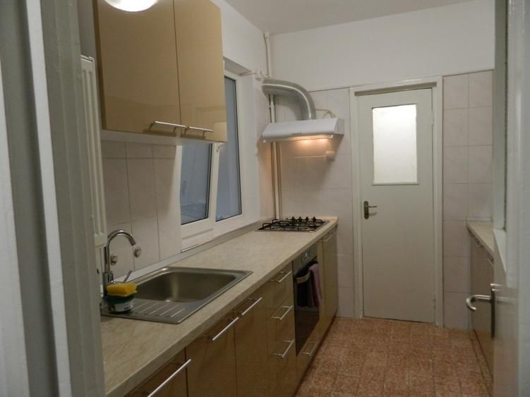 Apartament lux, zona Piata Victoriei, 4 camere , 2 bai, centrala termica  terasa - Poză 5