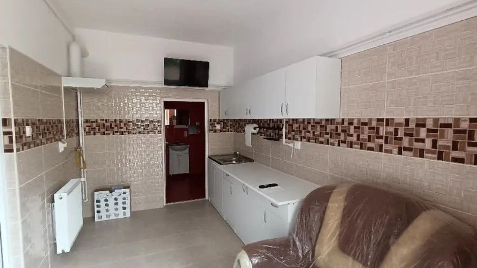 Casă 5 camere, 3 bai,2 bucătării, 200 mp utili, 370 mp teren - Poză 6