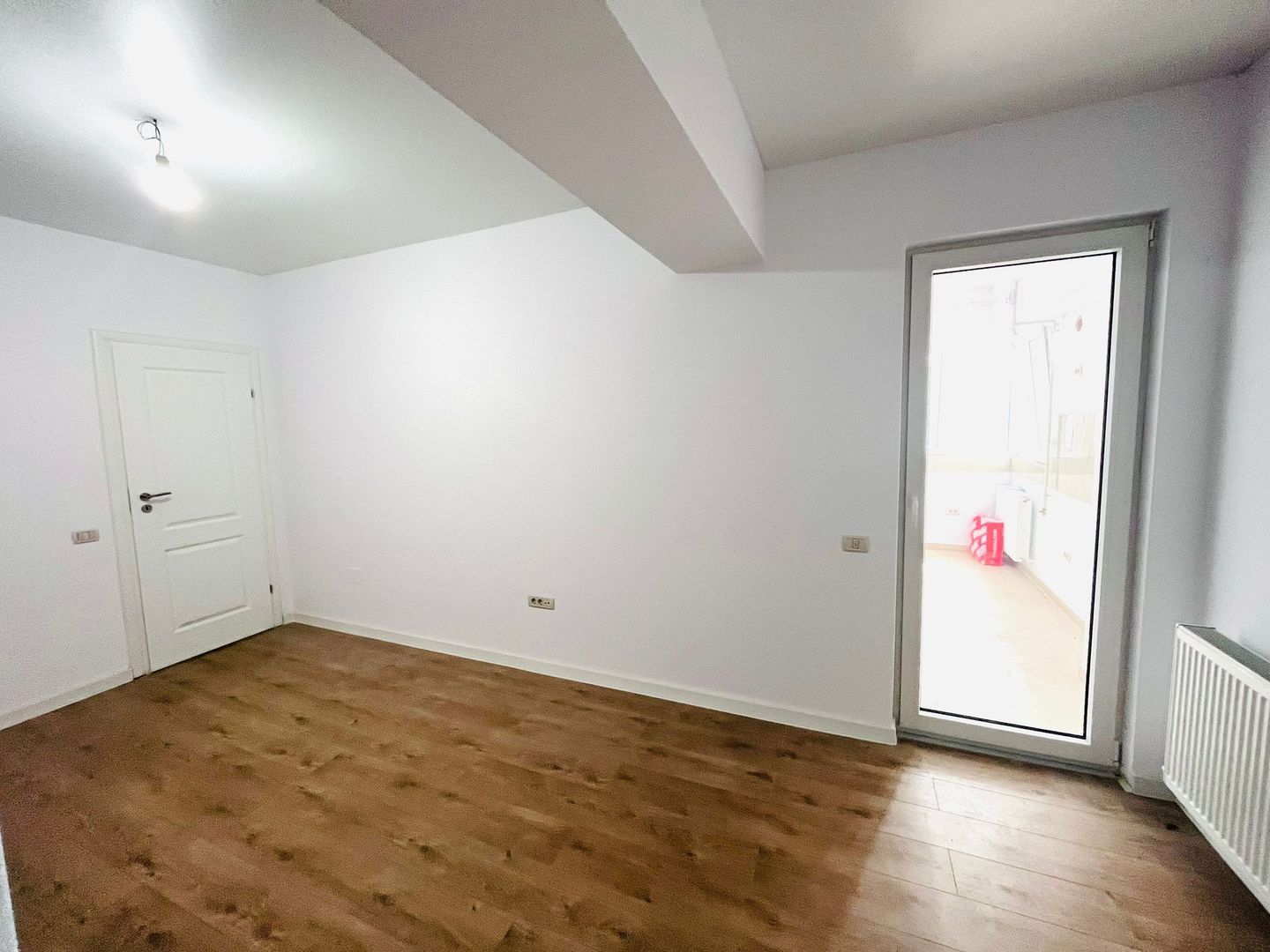 APARTAMENT DECOMANDAT BLOC 2022 CENTRAL ADDRESS - Poză 2