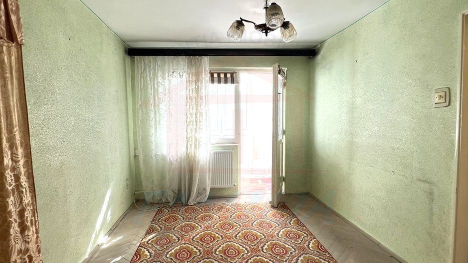 🏡 Apartament 2 camere, etaj 3, stradal – zonă excelentă Micro 40 - Poză 2