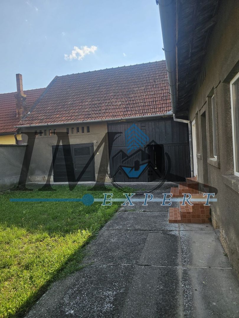 Casa de Vanzare in zona centrala in Geoagiu - Poză 1