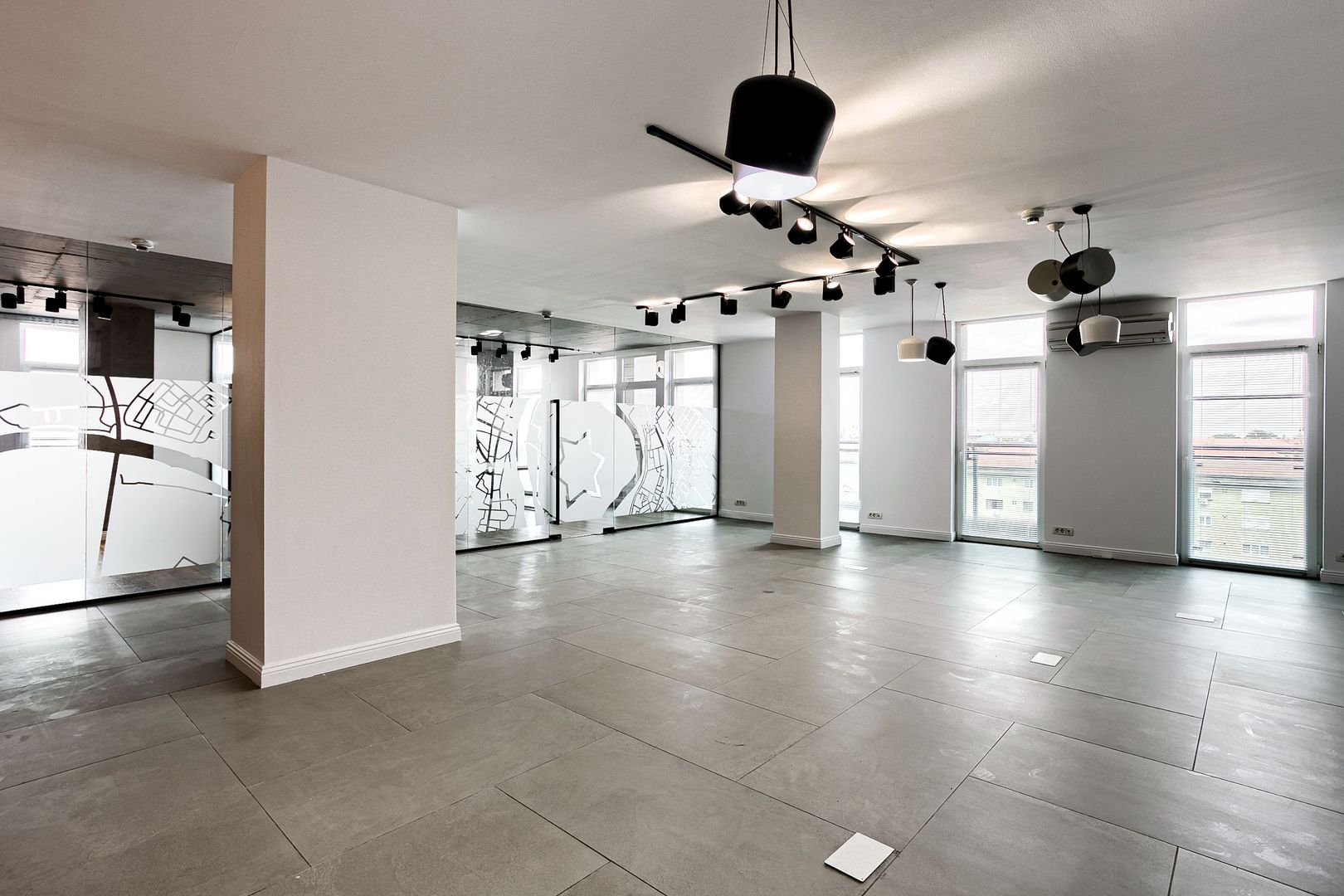 Spațiu birou în Arad ultracentral cu parcare - Poză 8