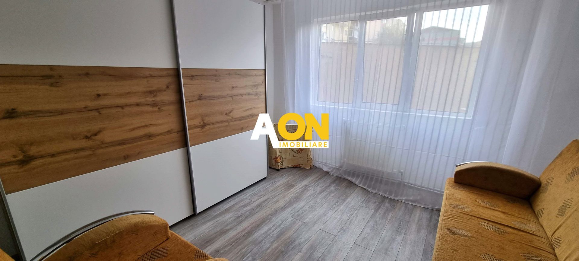 De vanzare apartament 3 camere, Cetate - Poză 3