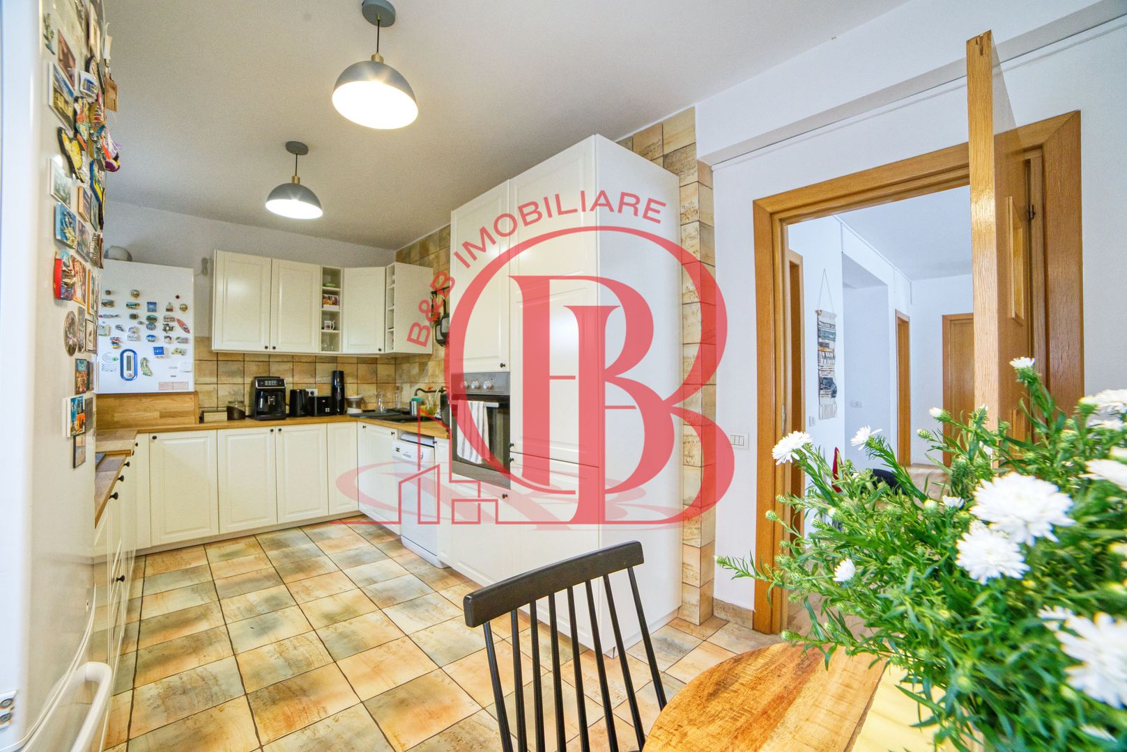 Casa complet mobilata 5 camere 3 bai curte generoasa - Poză 11