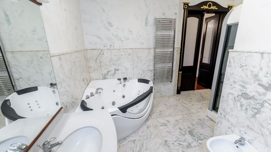 Apartament deosebit cu 4 camere, strada Cloșca - Poză 10