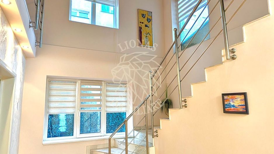 Casa 6 camere 244 mp+ Spatiu Comercial- teren 500 mp-Zona Han - Poză 4