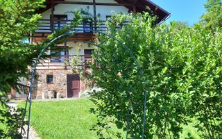 Bran, casa de vacanta + teren , Zona Club Vila Bran - Poză 1