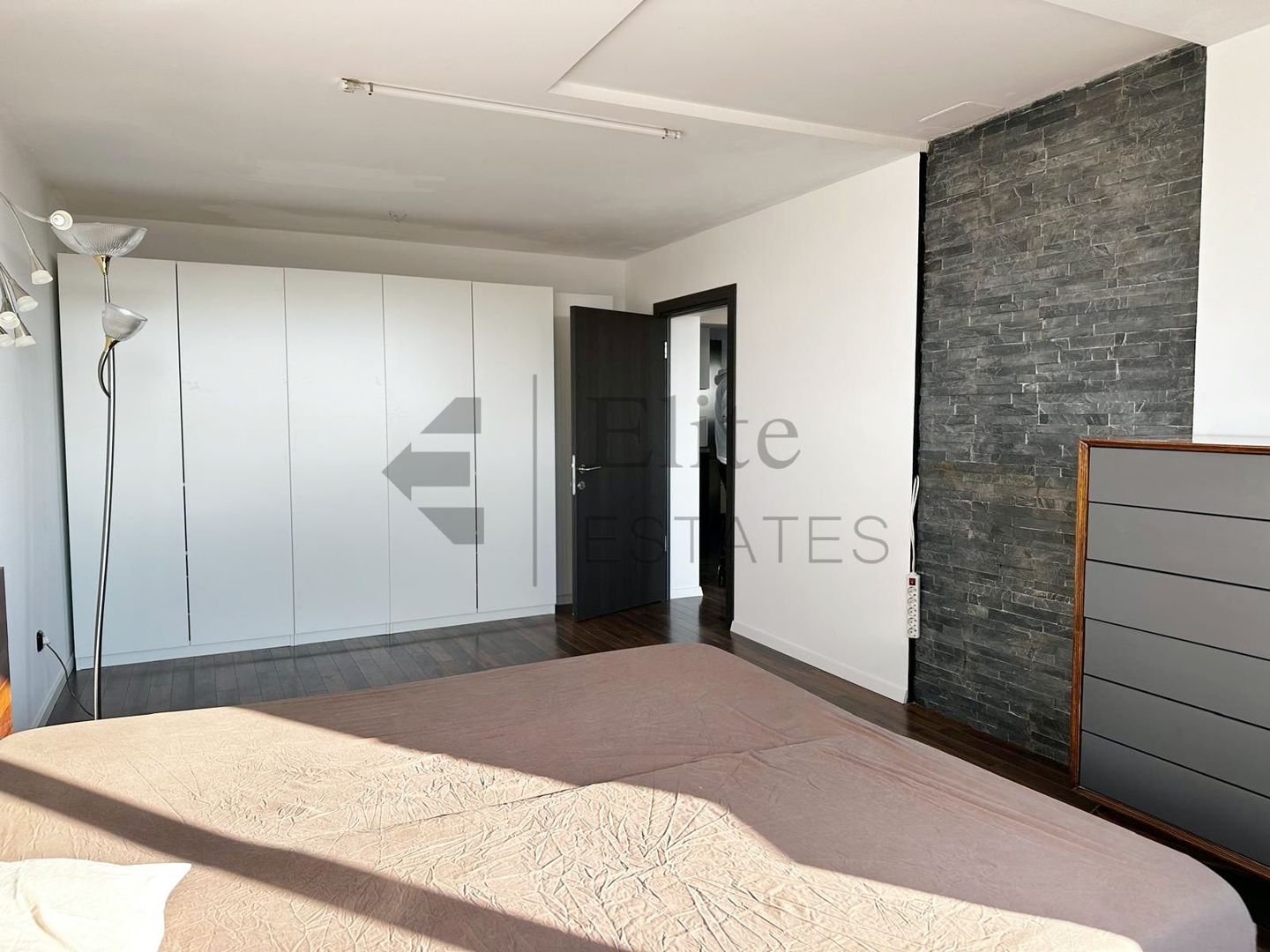 Apartament de inchiriat cu 3 camere, in zona Rogerius - Poză 3