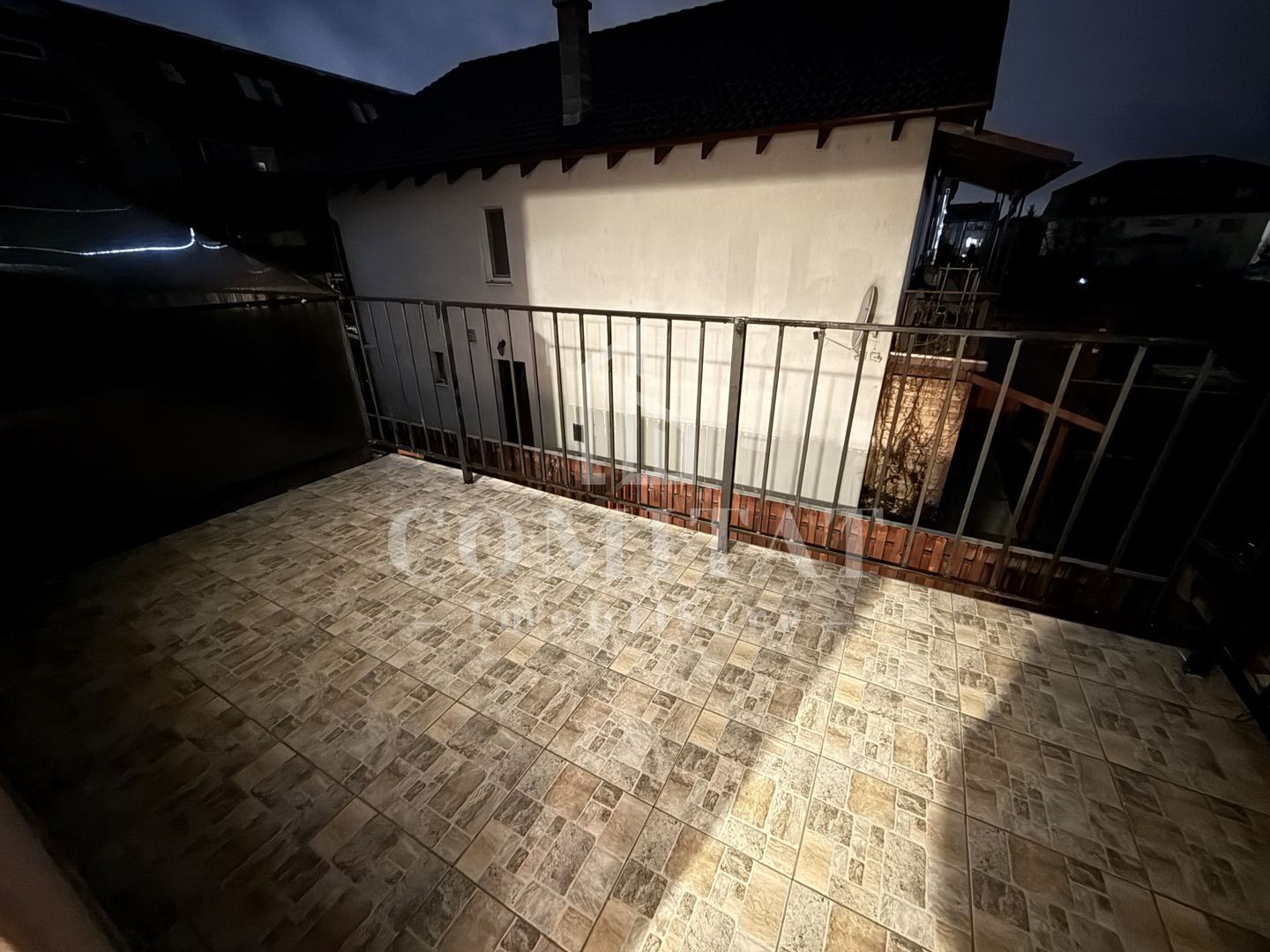 Casa înșiruită cu 4 camere | Parcare | Zona străzii A. Iancu Floresti - Poză 12