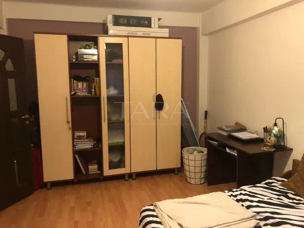 Apartament 1 cameră în zonă centrală – ideal locuit sau investiție - Poză 1