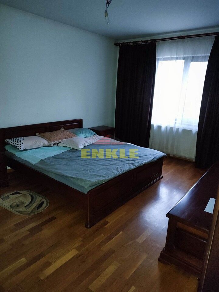 Vila 5 camere , zona Petru Rares -demisol+parter+etaj , pret negociabil ! - Poză 5