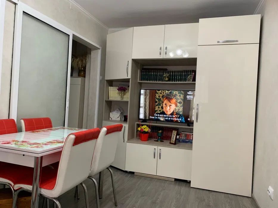 2 camere,  semidecomandat, etaj 1, Micro 40 - Poză 1