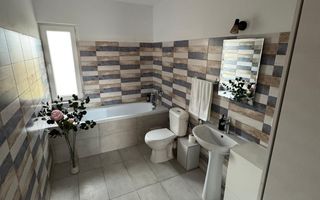 Apartament cu 2 camere, curte 120 mp, 2 locuri de parcare. - Poză 12