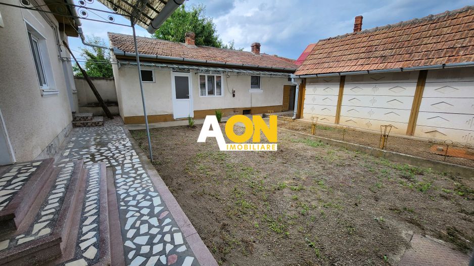 Casă cu 4 camere de vânzare în zona Barabant - Poză 2