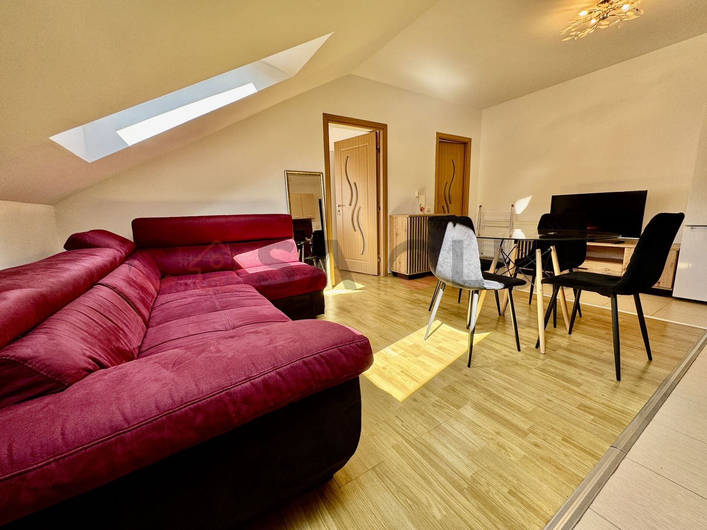 Apartament cu 2 camere semidecomandat, liniste, zona Gradinita ELF ! - Poză 1