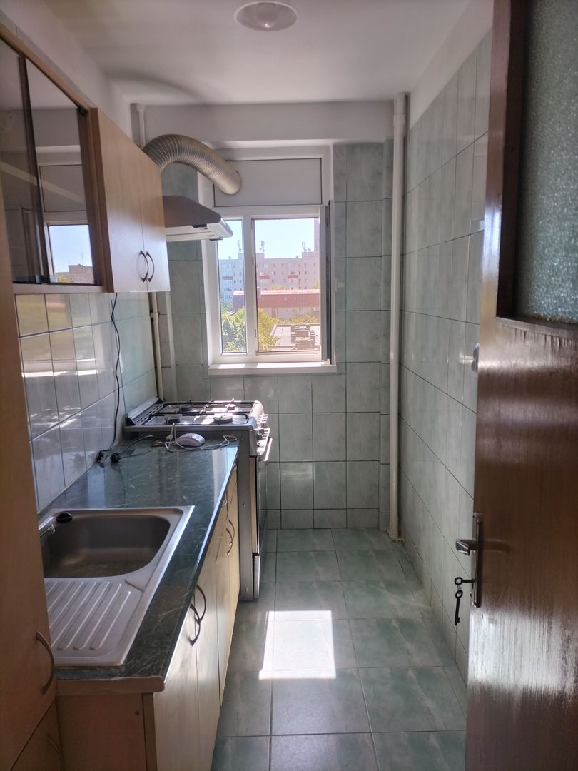 Apartament  Luminos 2 camere. Decomandat. Brancoveanu. - Poză 3