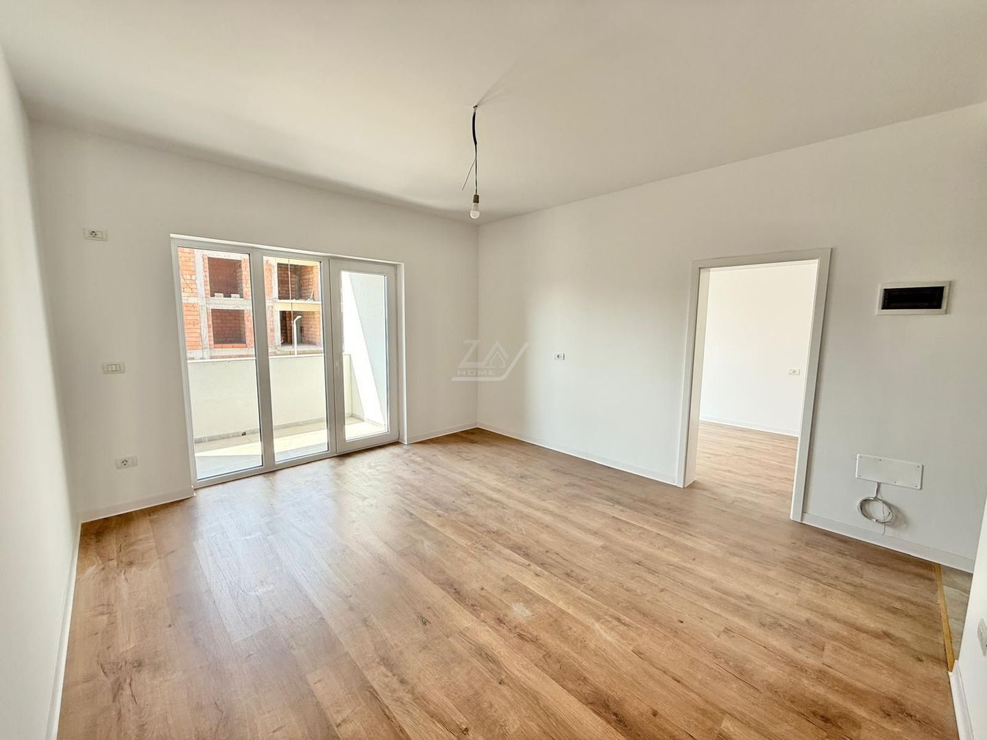 Bucatarie inchisa. Etaj 1. Loc de parcare. Asfalt. - Poză 2