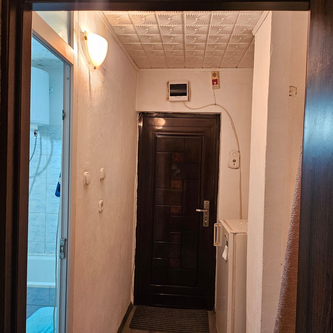 vand garsoniera zona Crihala, etaj 1 - Poză 2