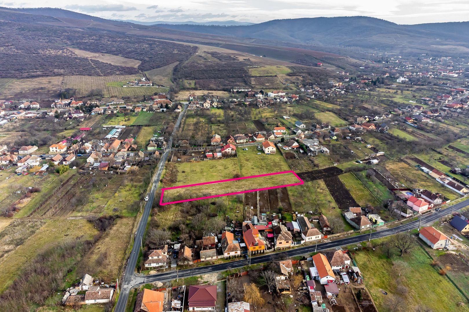 VANDUT! Teren generos în Ghioroc Suprafață 2400 mp. - Poză 4