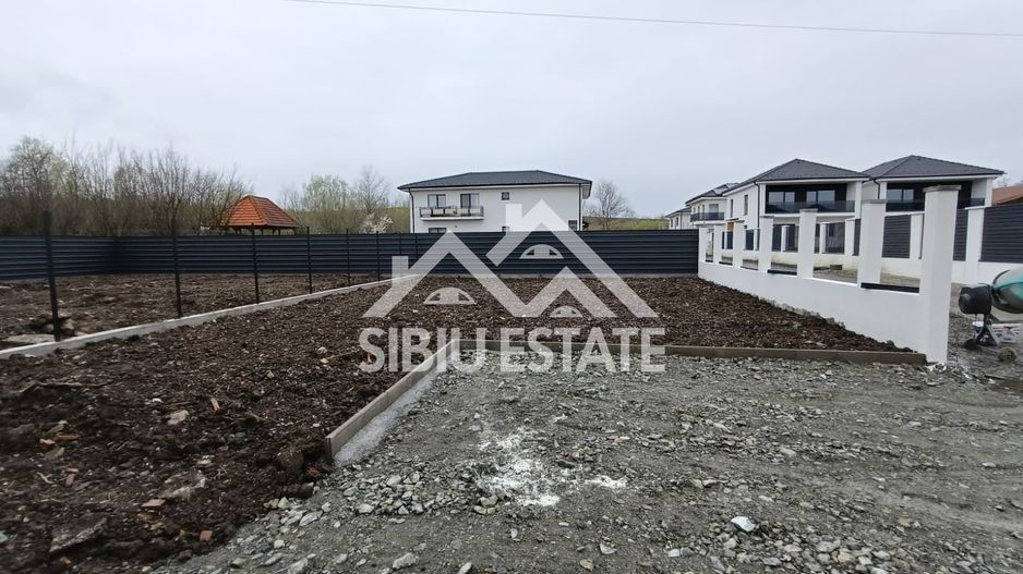 Casa tip duplex  5 camere, teren 400 mp, Selimbar acces usor - Poză 23
