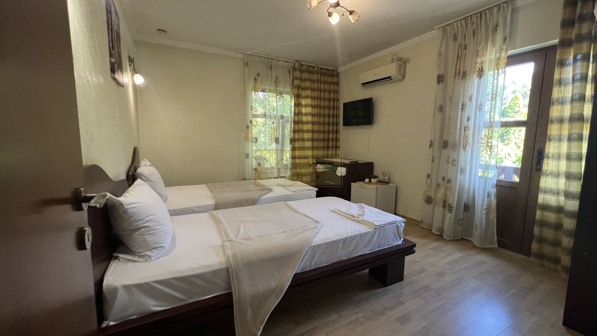 SE VINDE AFACERE LA CHEIE! Pensiunea Vila Verde, zona Garii - Poză 18