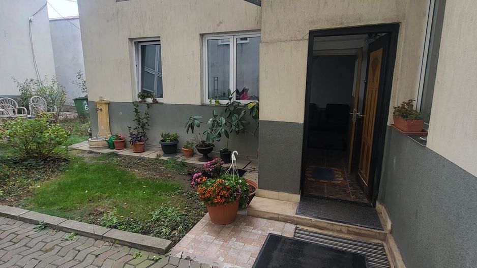 Casa tip vila mansardata, centrala si curte proprie, loc de parcare, 8min metrou - Poză 7