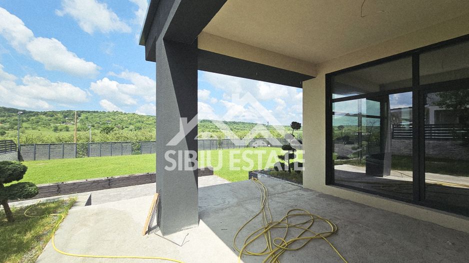 Casa noua cu piscina si terase panoramice, garaj - Poză 25