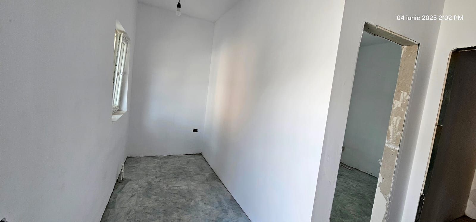 Vând apartament cu o camera, la  casa + baie proprie - zona centrala - Poză 4