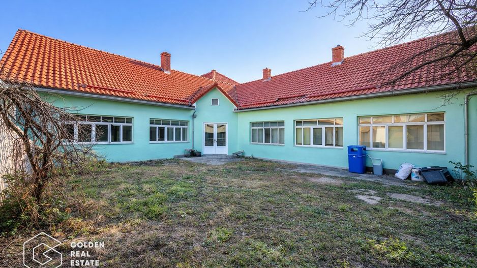 Casa cu 2 corpuri de cladire, Lipova - Poză 1