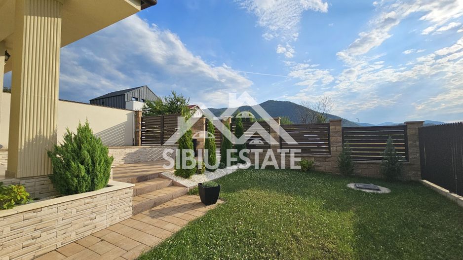 Casa Sibiu Cisnadioara, casa cu garaj, 5 camere, 3 bai - Poză 1