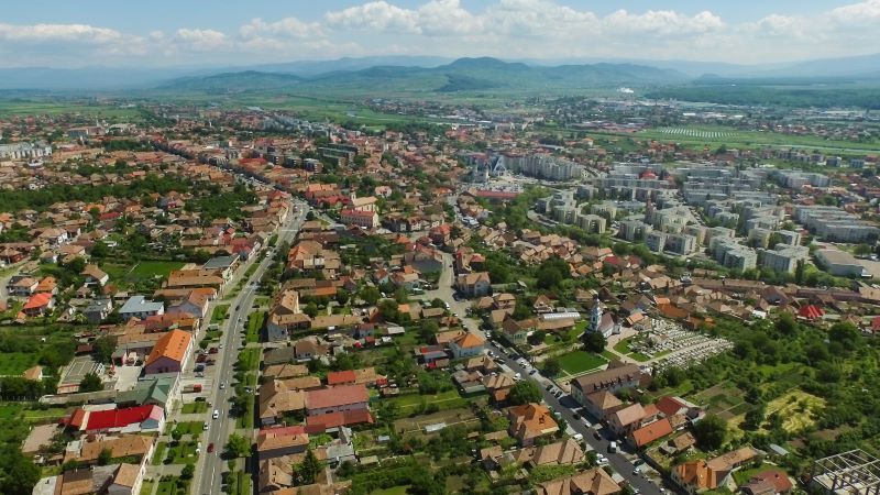 Teren intravilan, pe 5.800 mp, cu vedere frumoasa, in localitatea Reghin - Poză 3