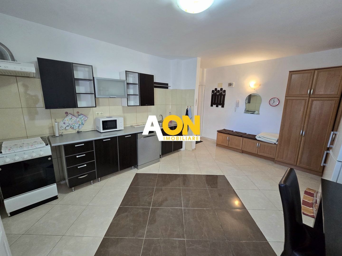 Apartament cu 2 Camere, Bloc cu Lift, Zonă Ultracentrală - Poză 3