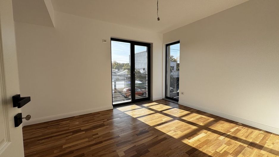 PROPRIETAR Casa Individuala P+1+M Noua la cheie /Doi cocosi Straulesti - Poză 7