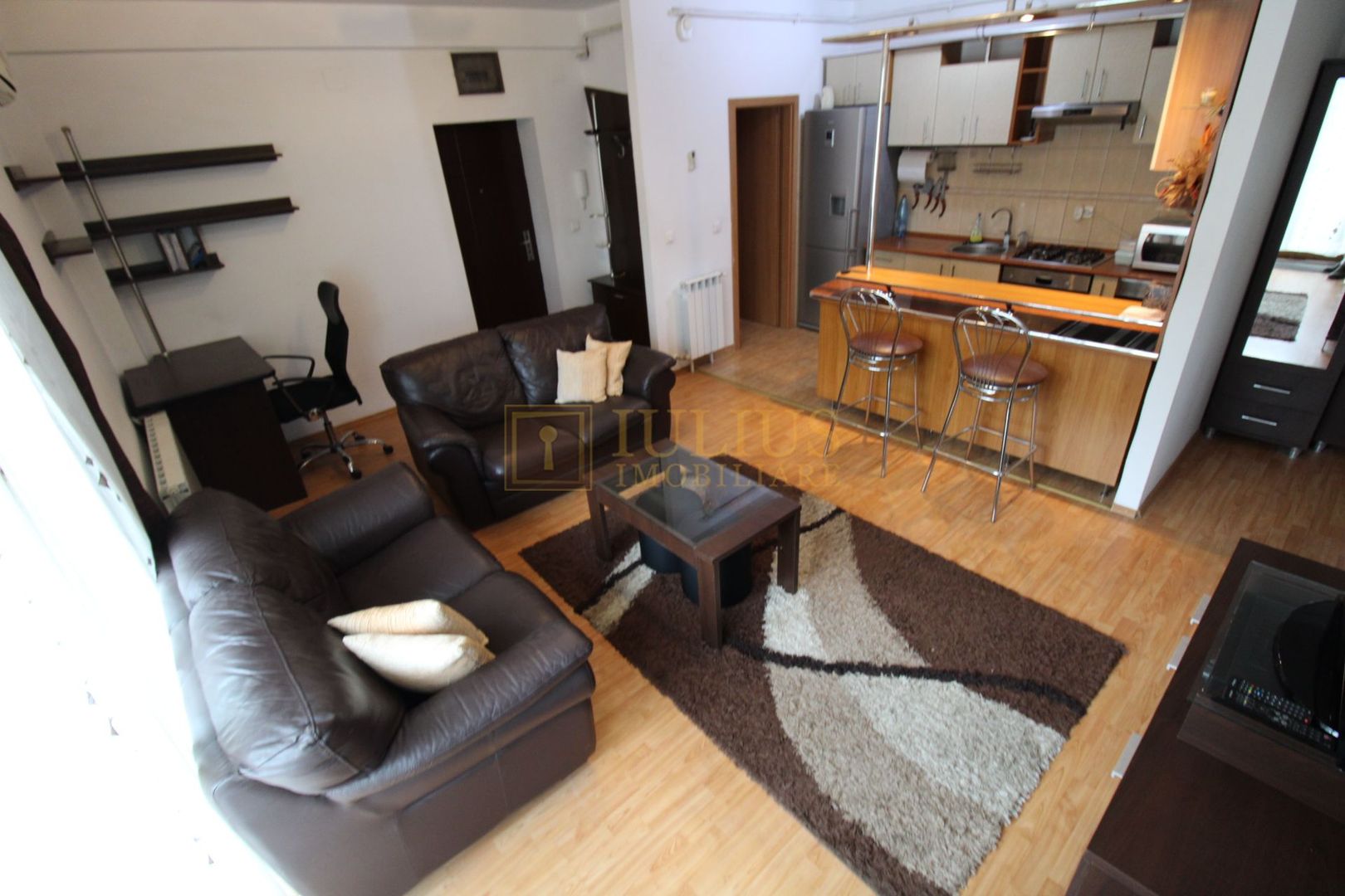 Complex Studentesc, centrala proprie; loc parcare inclus. - Poză 1