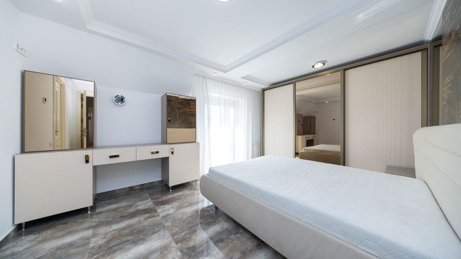 Casa 6 dormitoare+4 bai -1500 mp teren-Sacele - Poză 25