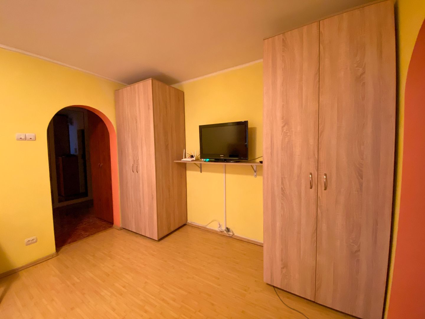 De închiriat apartament 2 camere Tineretului - Poză 2