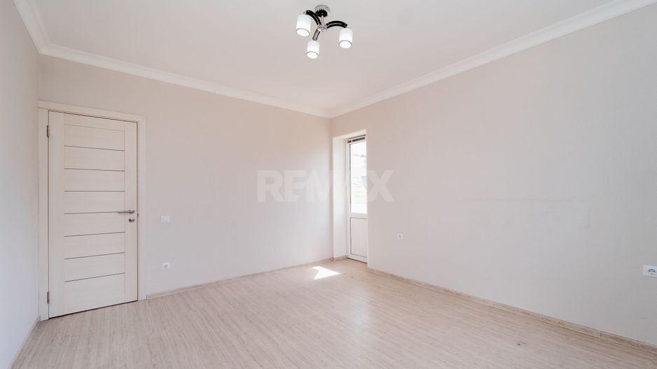 De vinzare Apartament 2 camere si balcon + living cu logie - Poză 6