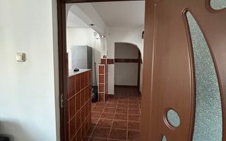 De inchiriat apartament 2 camere, zona Capat 1. Pret 250€ - Poză 4